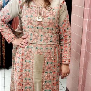 Only worn once text 2672371047